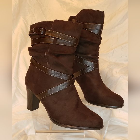 Suede boots - Picture 2 of 4